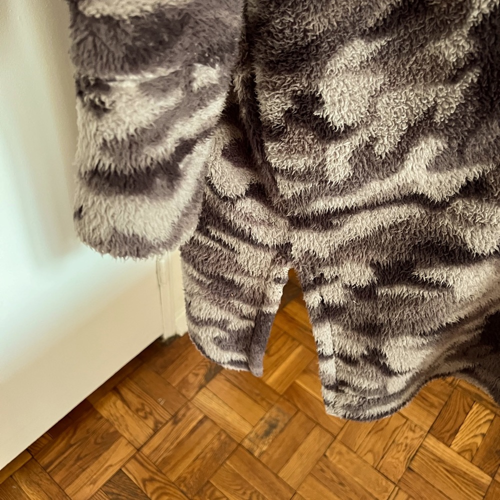 b NEW YORK Plush Hoodie Cardigan - Picture 5 of 5